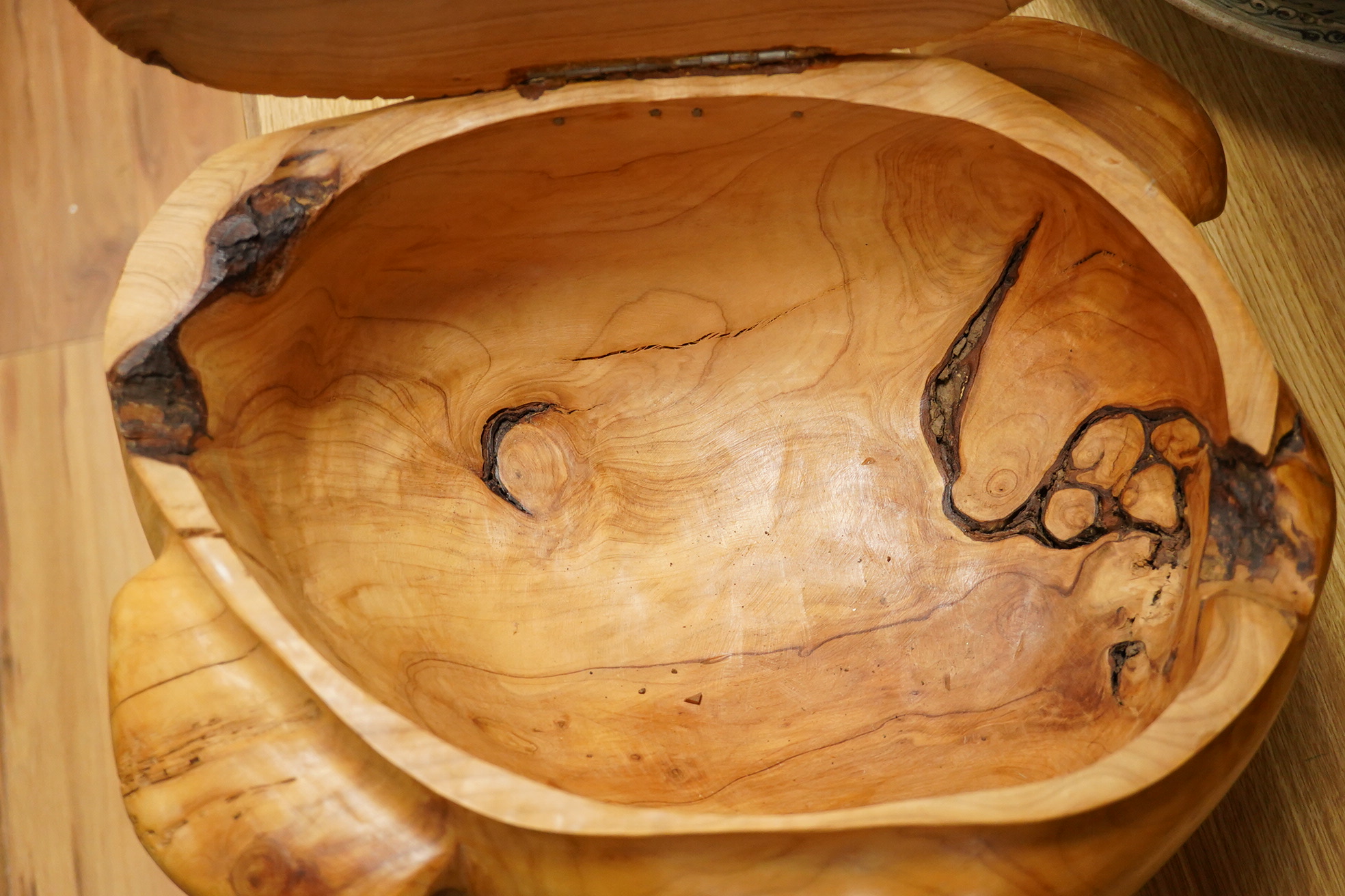 Pierre Decorse (b.1953), a large naturalistically modelled lidded jar with twin handles, approximately 49cm wide